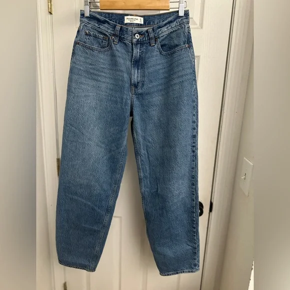 New Abercrombie & Fitch The Tapered Loose High Rise Jeans - Picture 3 of 6